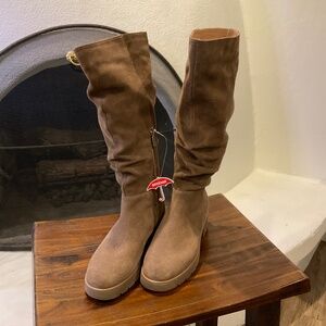 Blondo Keisha Waterproof Tan Suede Size 6.5